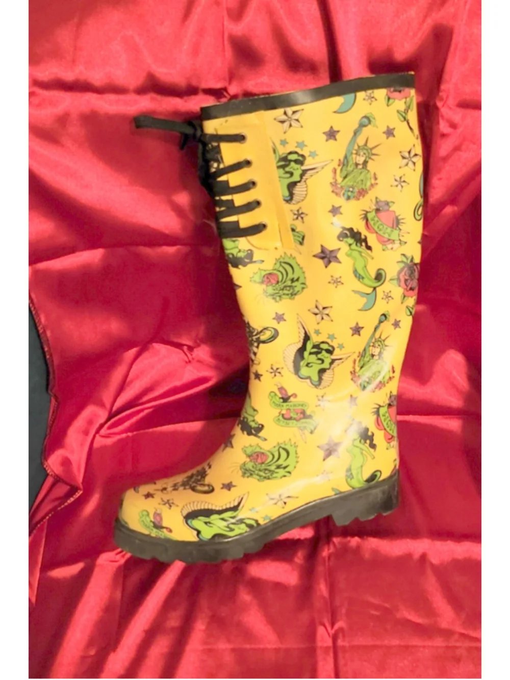 Betsey Johnson Tattoo Print Rain Boots Yellow Black size 8